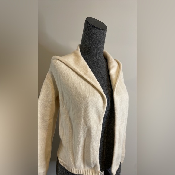 Weekend Maxmara 100% Virgin wool cardigan fits like XS to S - Picture 2 of 9